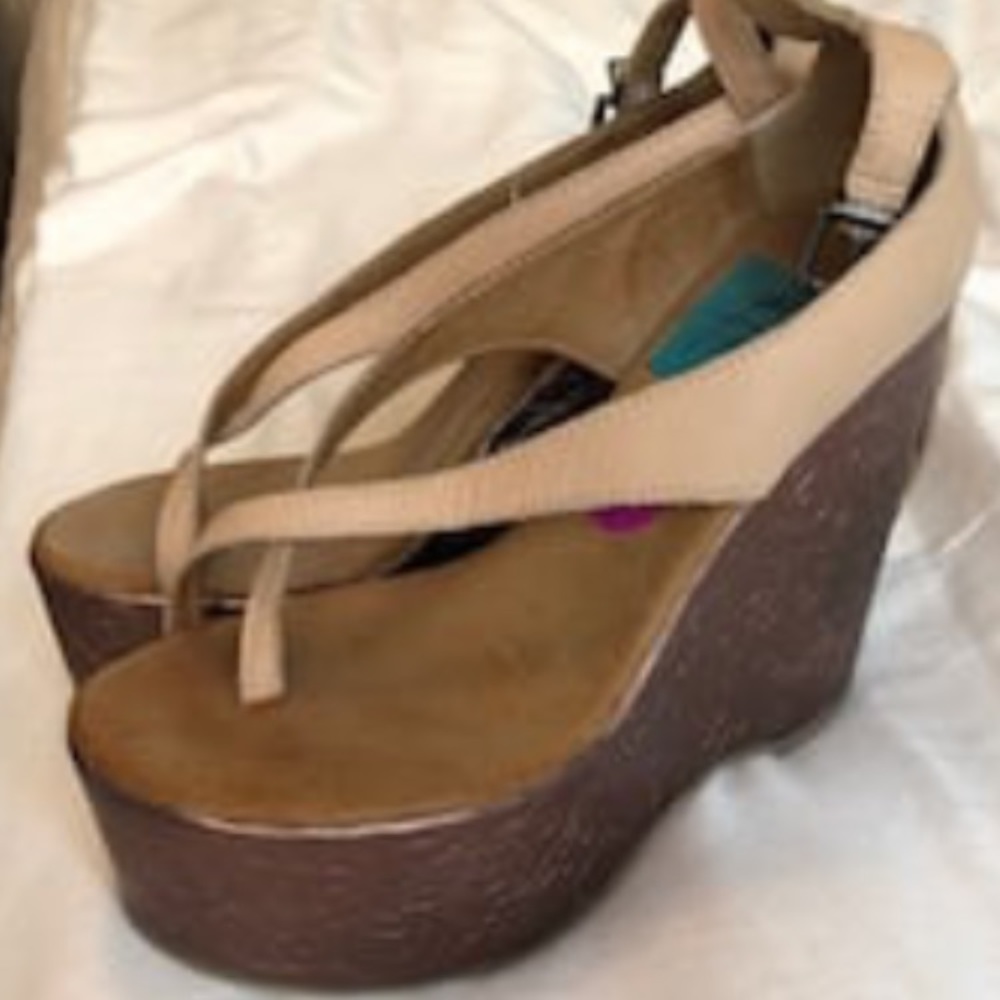 Metallic wedge sandals